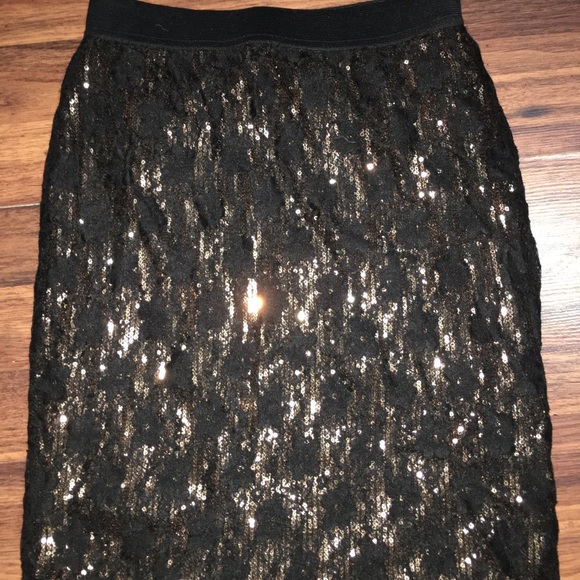 Mid length sequence skirt - Picture 6 of 6